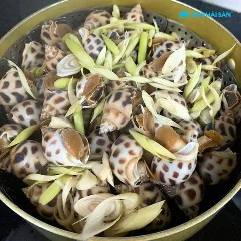 Hình ảnh Ốc hương hấp sả