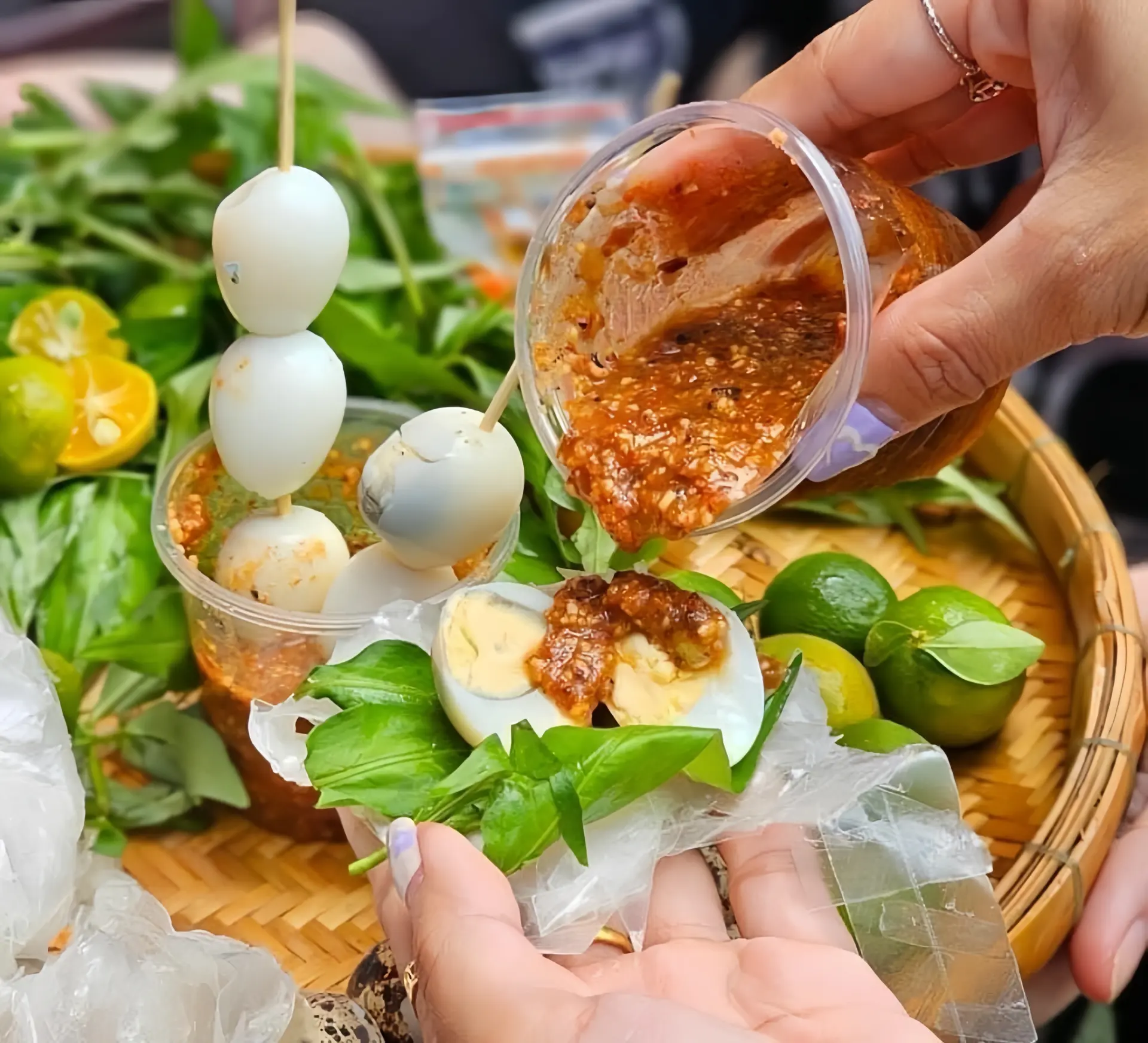 Hình ảnh Combo Bánh tráng Chấm + Trứng cút (10 trứng)