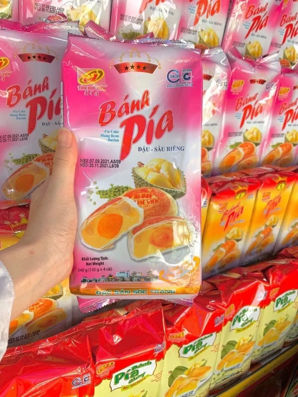 Hình ảnh Bánh pía Tân Huê Viên 4 sao