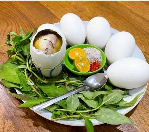 Hình ảnh hột vịt lộn 10k 1 hột 