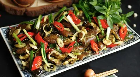 Hình ảnh Lươn xào sả ớt + cơm+ canh 