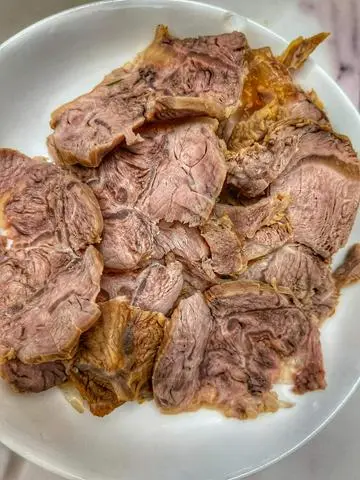 Hình ảnh Thịt chả thêm
