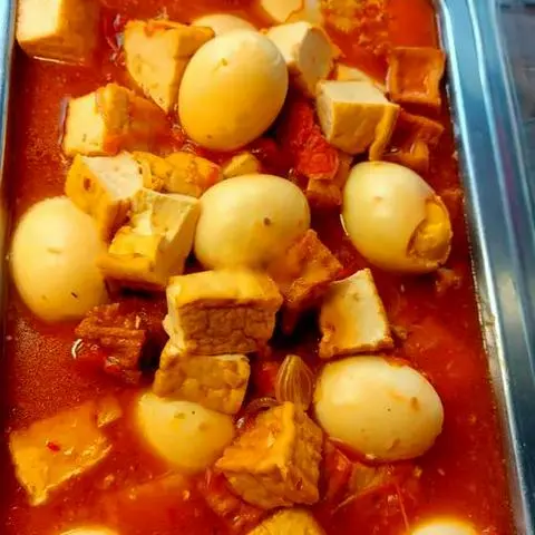 Hình ảnh Cơm đậu hủ kho trứng sốt cà