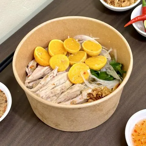 Hình ảnh Gỏi thịt gà trứng non