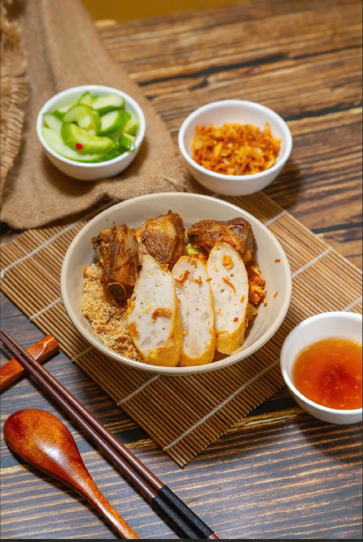 Hình ảnh Xôi trắng , sườn cay , chả mỡ , chà bông 