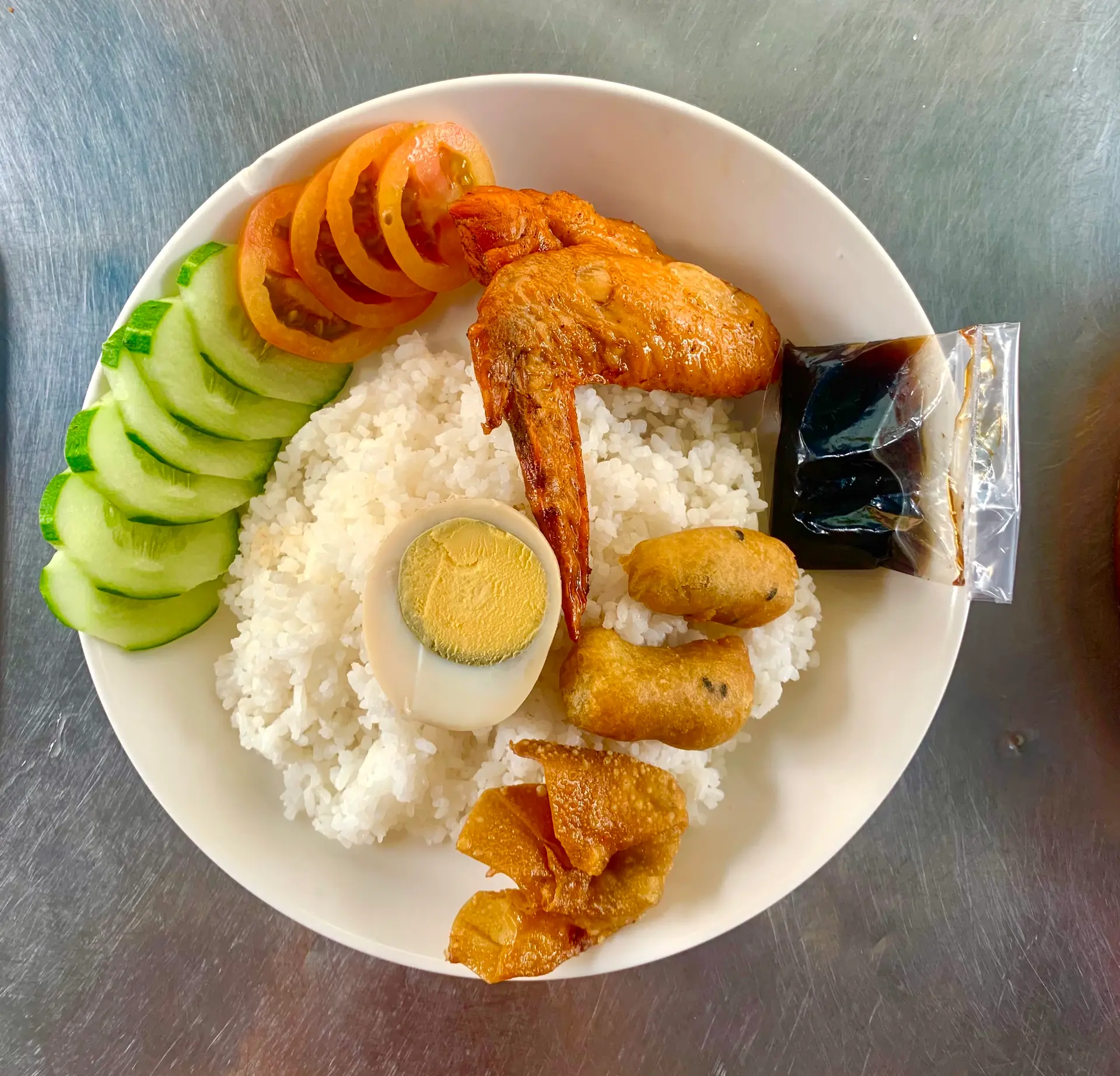 Hình ảnh Cơm cánh gà thập cẩm