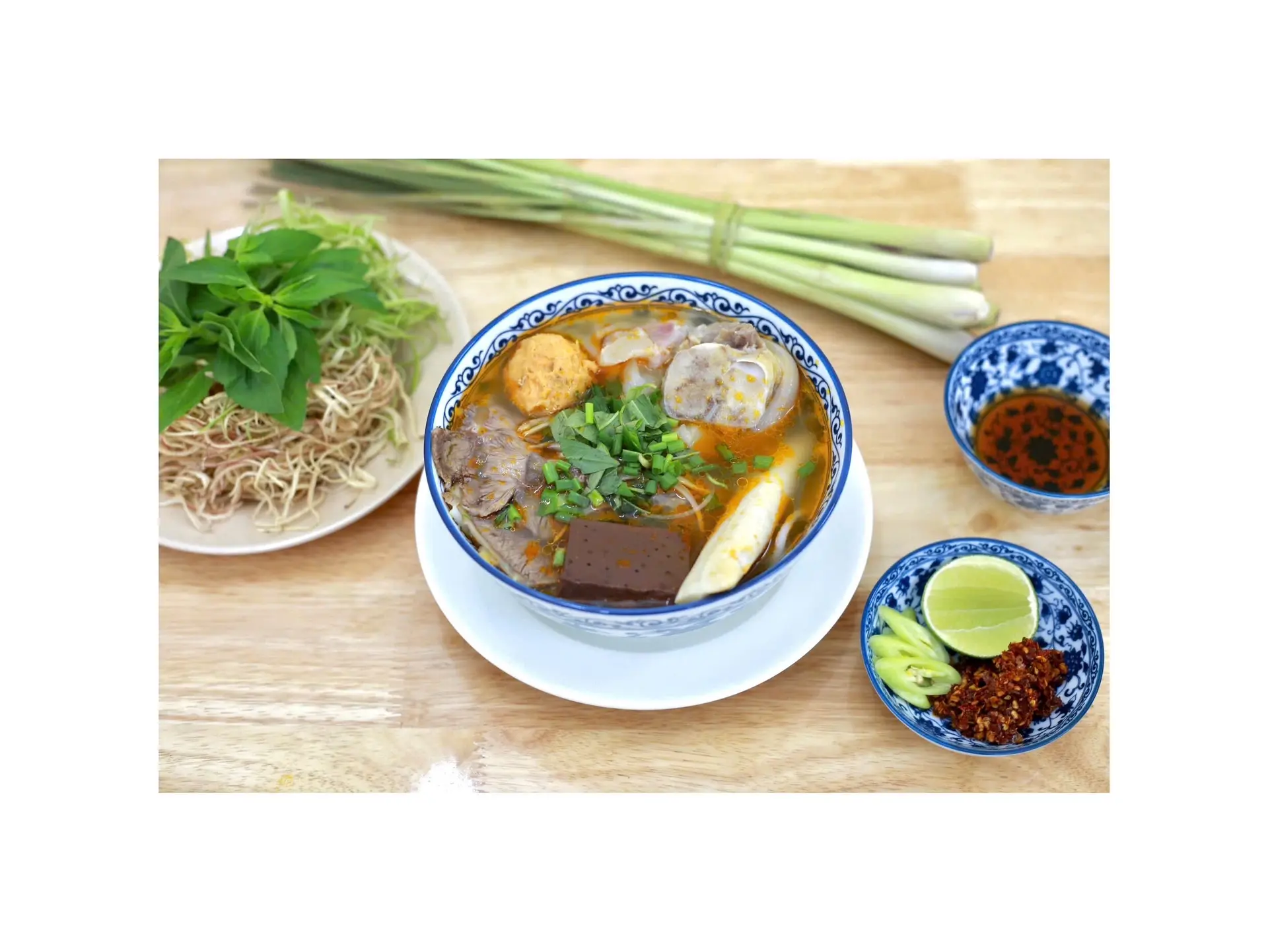 Hình ảnh Bún bò đặc biệt