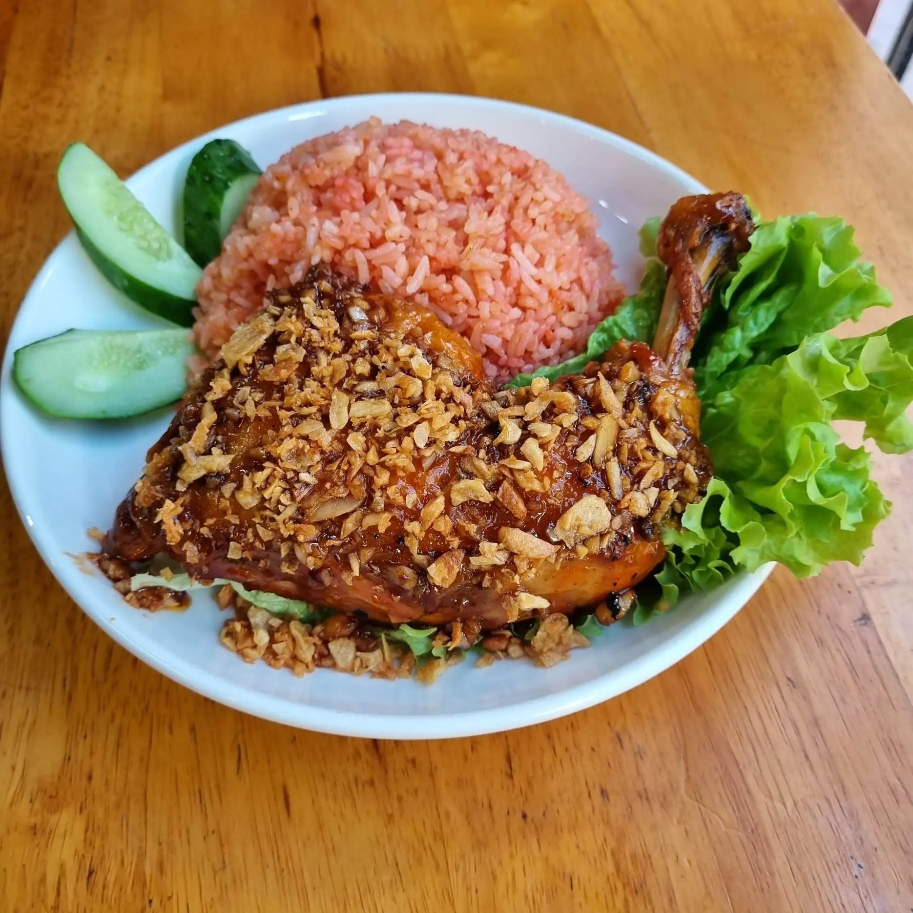 Hình ảnh Cơm Gà Xối Mỡ Sốt Mắm Tỏi 
