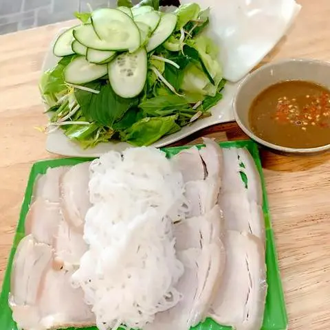 Hình ảnh Thịt luộc cuốn rau