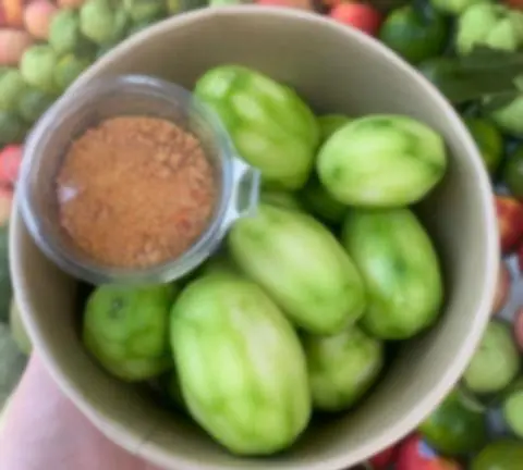 Hình ảnh Hộp cóc gọt sẵn 500gr kèm muối 
