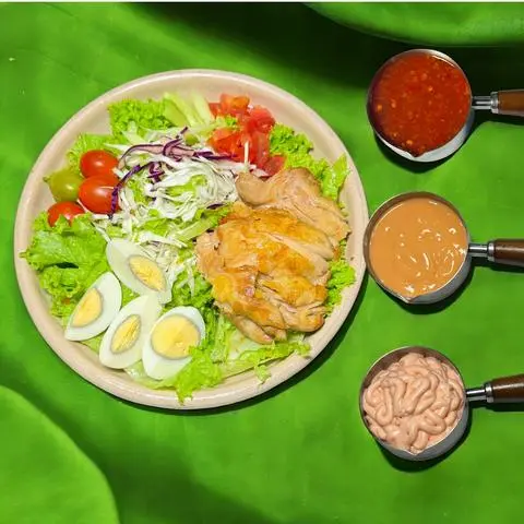 Hình ảnh Salad gà áp chảo - trứng