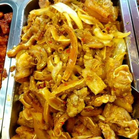 Hình ảnh Cơm tai heo xào sa tế
