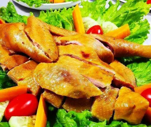 Hình ảnh Gà muối hun khói ăn nóng - 1/2 con