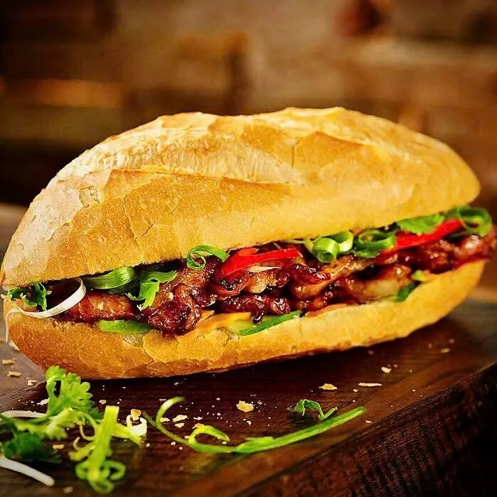 Hình ảnh Bánh Mì Xá Xíu Sốt Nấm  Ngon Xĩu