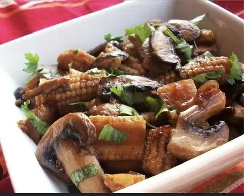 Hình ảnh Bắp Non Kho Nấm Thêm