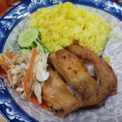Hình ảnh Cơm gà xối mỡ Hội An