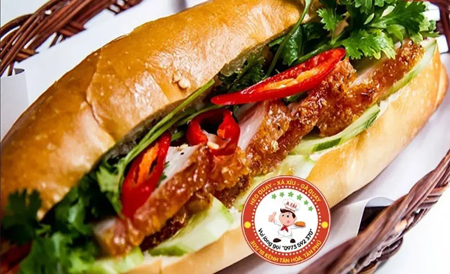 Hình ảnh Bánh Mì Heo Quay Da Giòn+ Trứng Ốp La