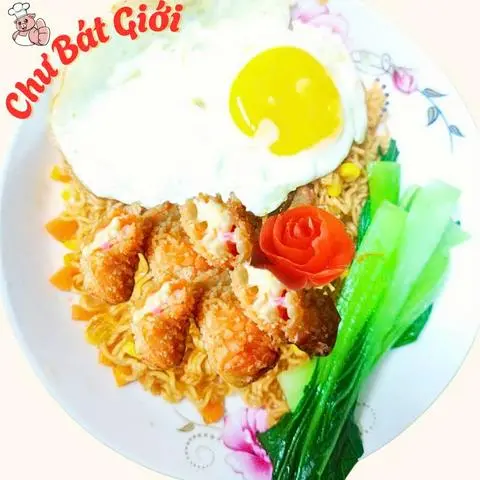 Hình ảnh Mì Trộn Chả giò hải sản mayonnaise + Trứng