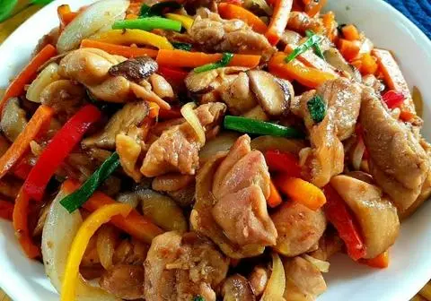 Hình ảnh Cơm Gà FiLê Xào Chua Ngọt