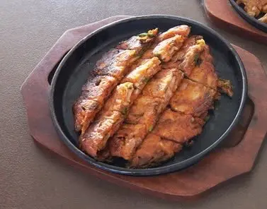 Hình ảnh Bánh xèo kim chi thịt heo