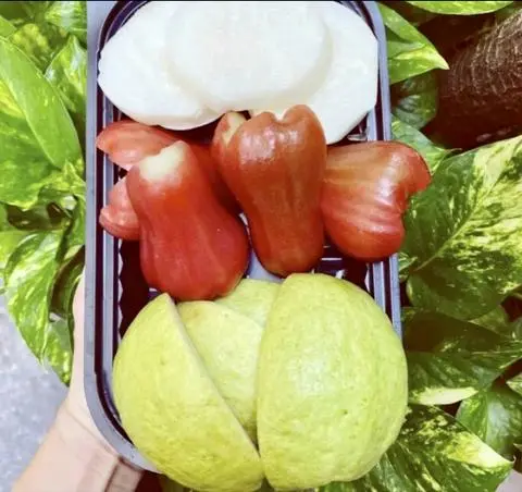 Hình ảnh Mận - ổi - củ sắn(kèm muối chấm)