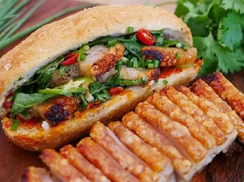 Hình ảnh Bánh mì Nem Nướng 
