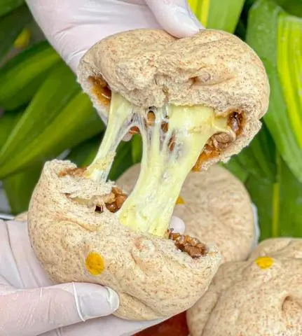 Hình ảnh Bánh bao nguyên cám xá xíu phô mai