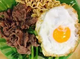 Hình ảnh mì xào bò trứng opla