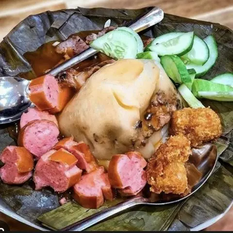 Hình ảnh Bánh giò thập cẩm đặc biệt ( nem nướng + 1 trứng  + chà bông tương ớt