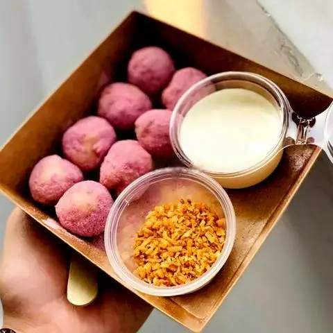 Hình ảnh Mochi vị khoai môn - kem cheese và vụn dừa