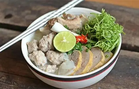 Hình ảnh Bún Mọc Sườn + Dụng Cụ Ăn Uống