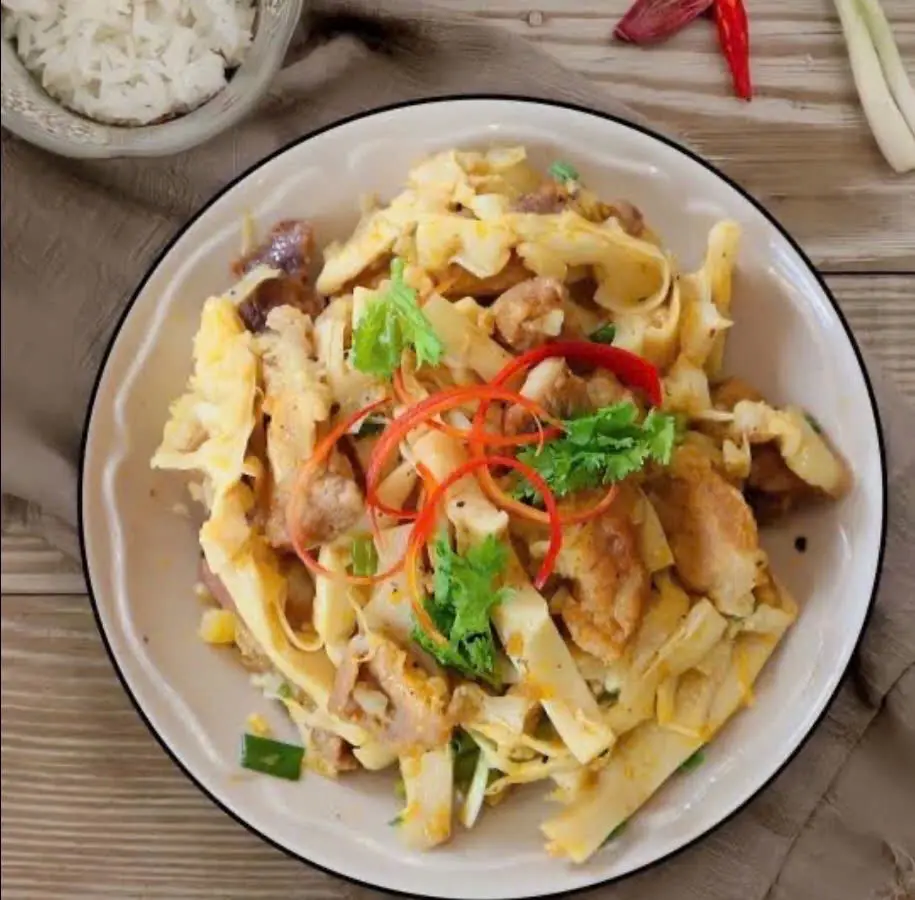 Hình ảnh Cơm thịt kho măng