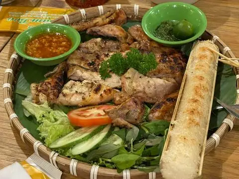 Hình ảnh Cơm lam gà sa lửa phần 0.5 con