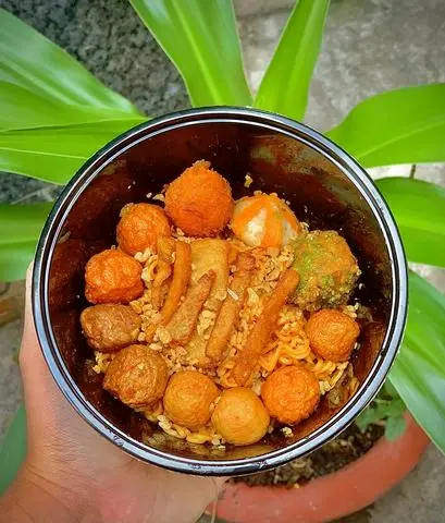Hình ảnh MÌ TRỘN CÁ VIÊN (CAY)
