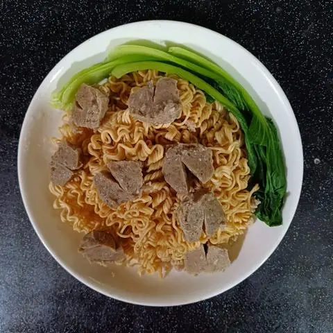 Hình ảnh mì gói sốt bò viên ( k ăn cay ghi chú giúp quán)