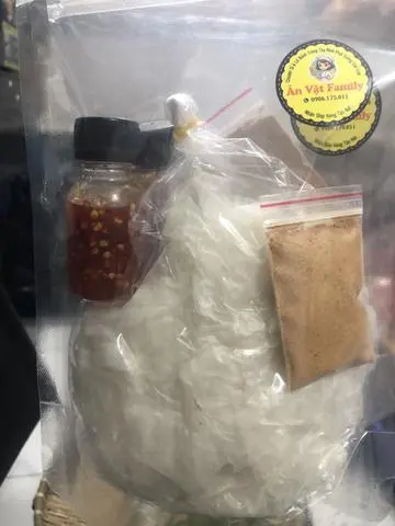 Hình ảnh Bánh tráng phơi sương muối nhuyễn ớt tim 
