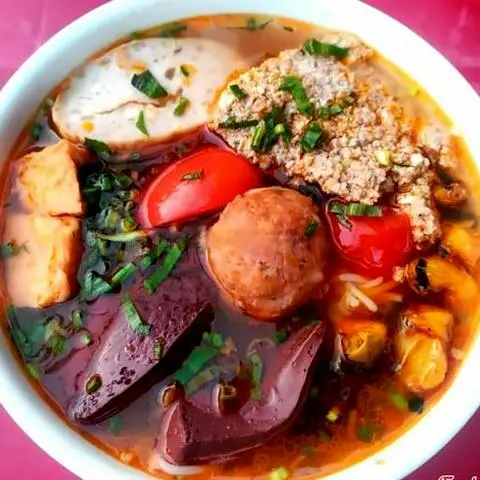 Hình ảnh Canh bún đầy đủ - Coca cola