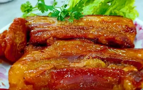 Hình ảnh cơm thịt chiên nước mắm