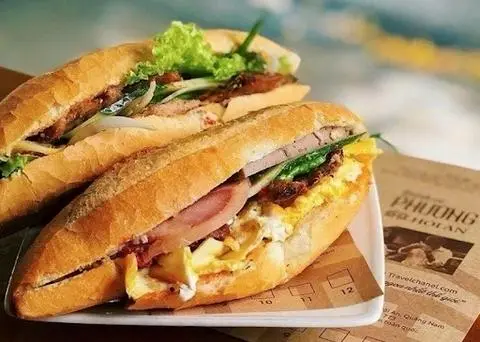 Hình ảnh Bánh mỳ thịt chả - trứng - trà bông