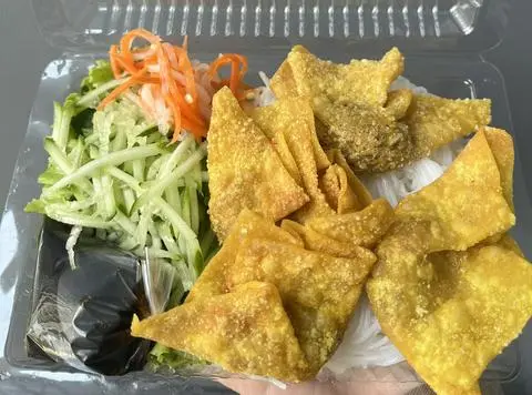 Hình ảnh BÚN hoành thánh CHAY