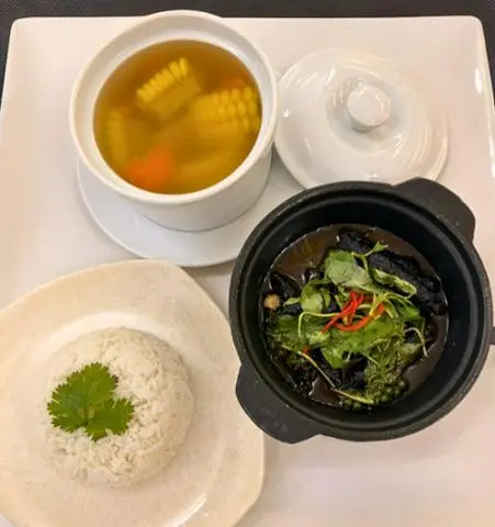 Hình ảnh Set cơm trắng +lí ngư kho rau răm + canh tiềm hongkong rau củ