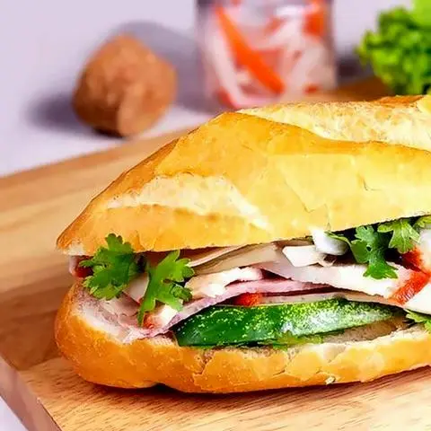 Hình ảnh Bánh mì thịt nguội