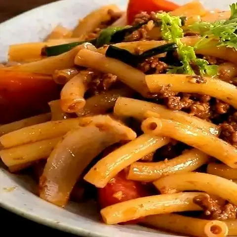 Hình ảnh Nui sốt bò bằm