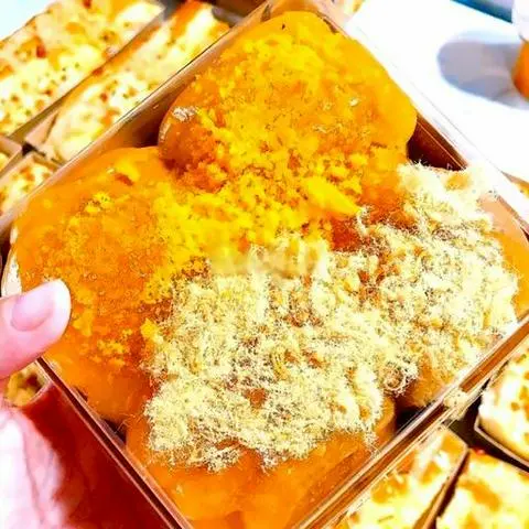 Hình ảnh Bánh mì full bơ chà bông trứng muối