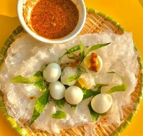 Hình ảnh Bánh tráng chấm - 2 trứng cút