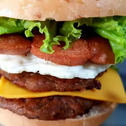 Hình ảnh Hamburger Gà Miếng 2 Tầng + Xúc Xích Đức