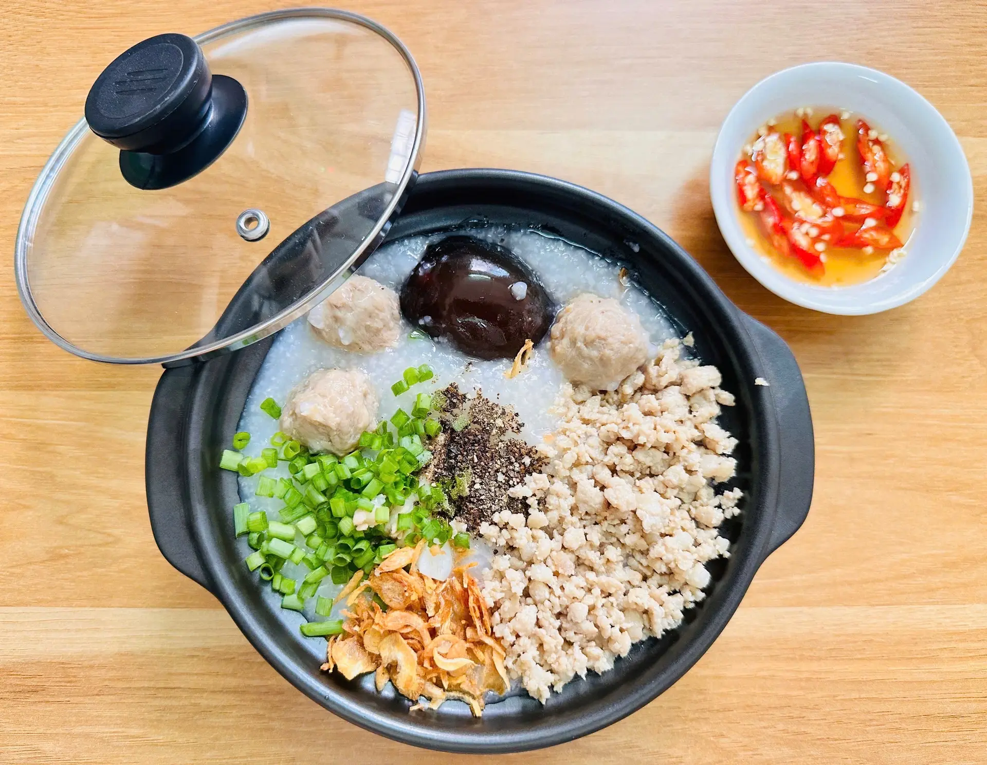 Hình ảnh cháo bò viên thịt bằm bắc thảo