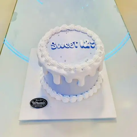 Hình ảnh bánh kem hàn quốc sweet trắng tím dễ thương