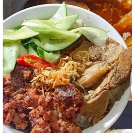 Hình ảnh Xôi Thịt Băm + Ruốc + Hành Phi + Dưa Chuột