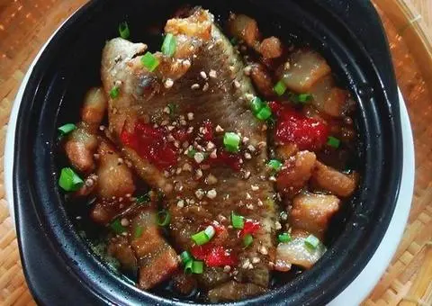 Hình ảnh Cơm cá rô kho tộ